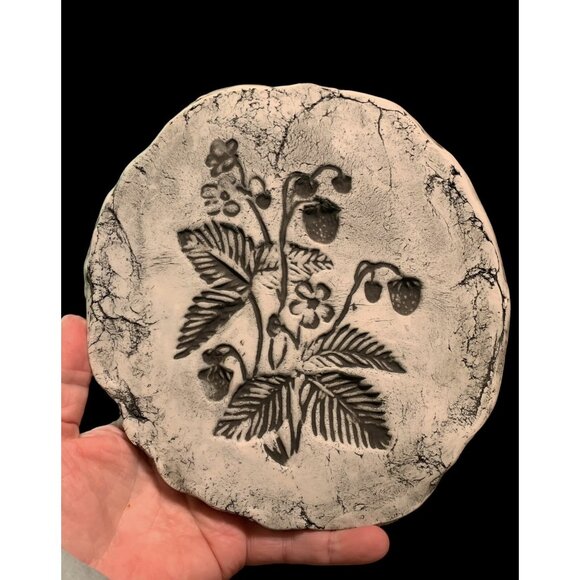 Stan Langtwait Shapes Of Clay Round Wall Plaque Strawberries Flower Ash Signed - Picture 4 of 6